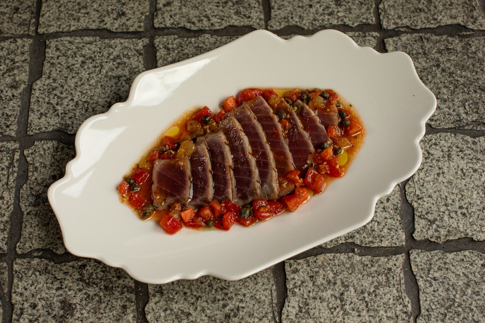 Тунец гриль, томатно-цитрусовая сальса.jpg